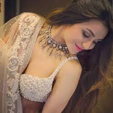 Independent Escorts Near Iconiqa Hotel Mumbai